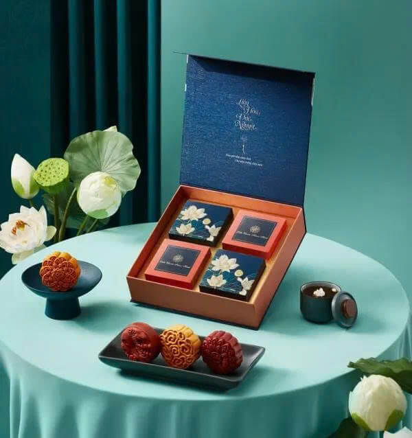 Bánh trung thu khách sạn Little Charm- Hộp 4 bánh đặc biệt